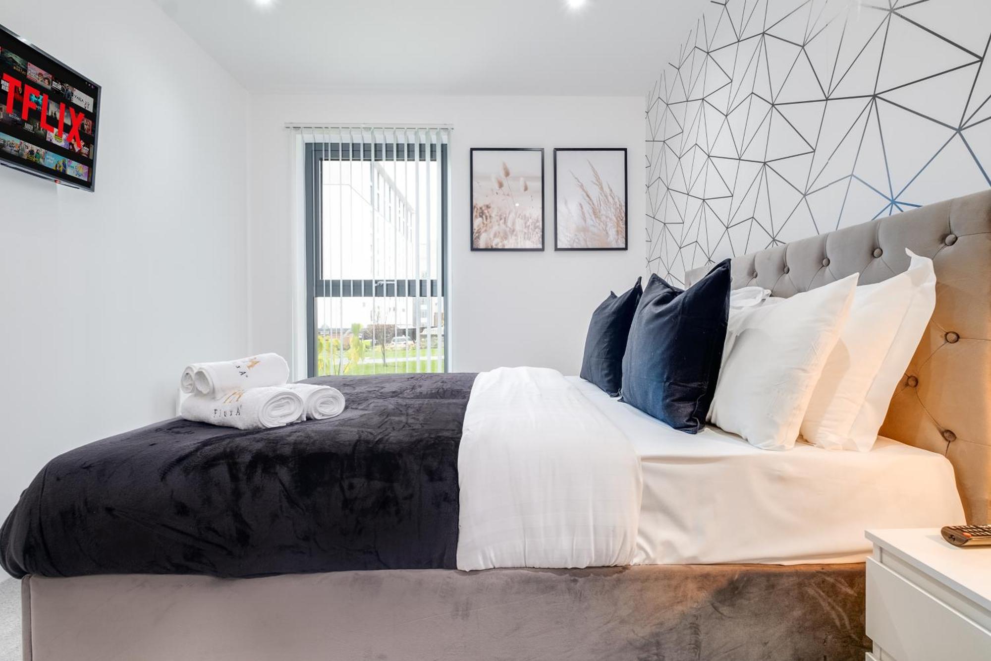 Pluxa Moonstone Metropolis Luxury Getaway In Centre Apartment