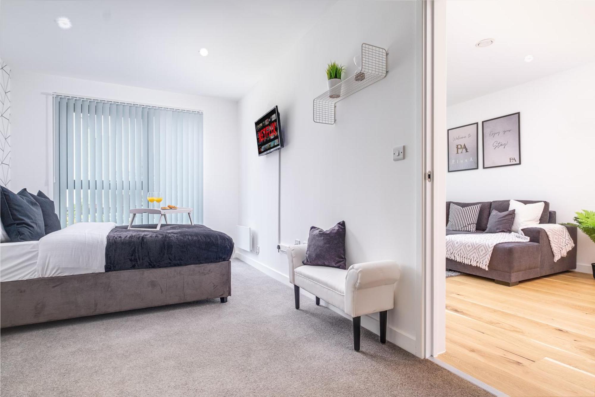 Pluxa Moonstone Metropolis Luxury Getaway In Centre Birmingham