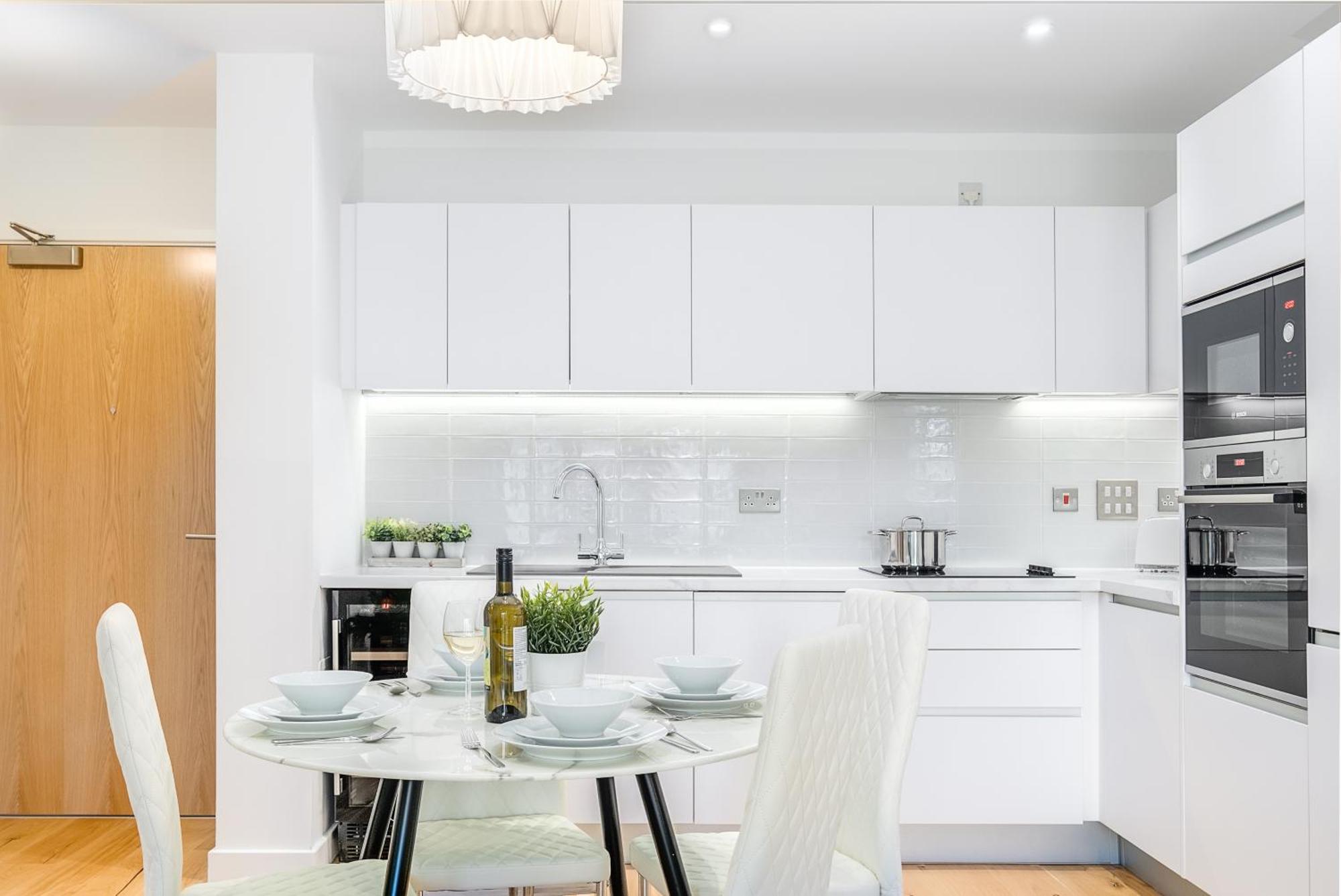 Pluxa Moonstone Metropolis Luxury Getaway In Centre